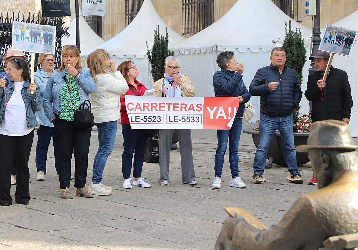 Imagen principal - Protesta de los vecinos.