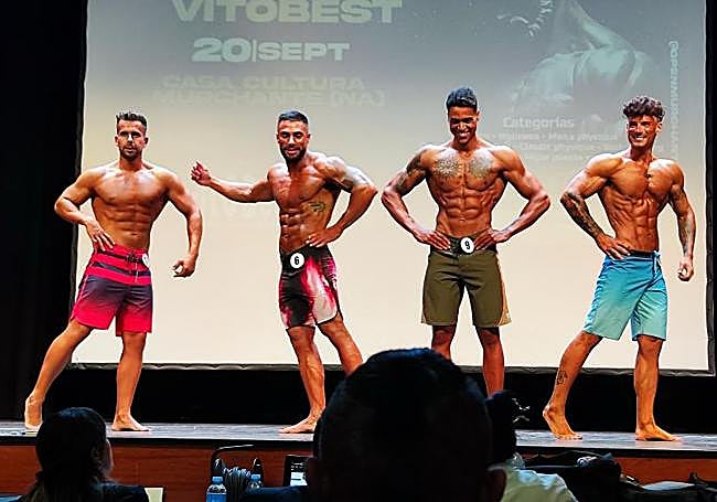 David, con el bañador verde, durante el Open de la Ribera.