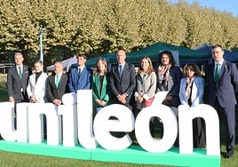 La ULE muestra su amplia oferta en una treintena de stands de la Feria del Estudiante