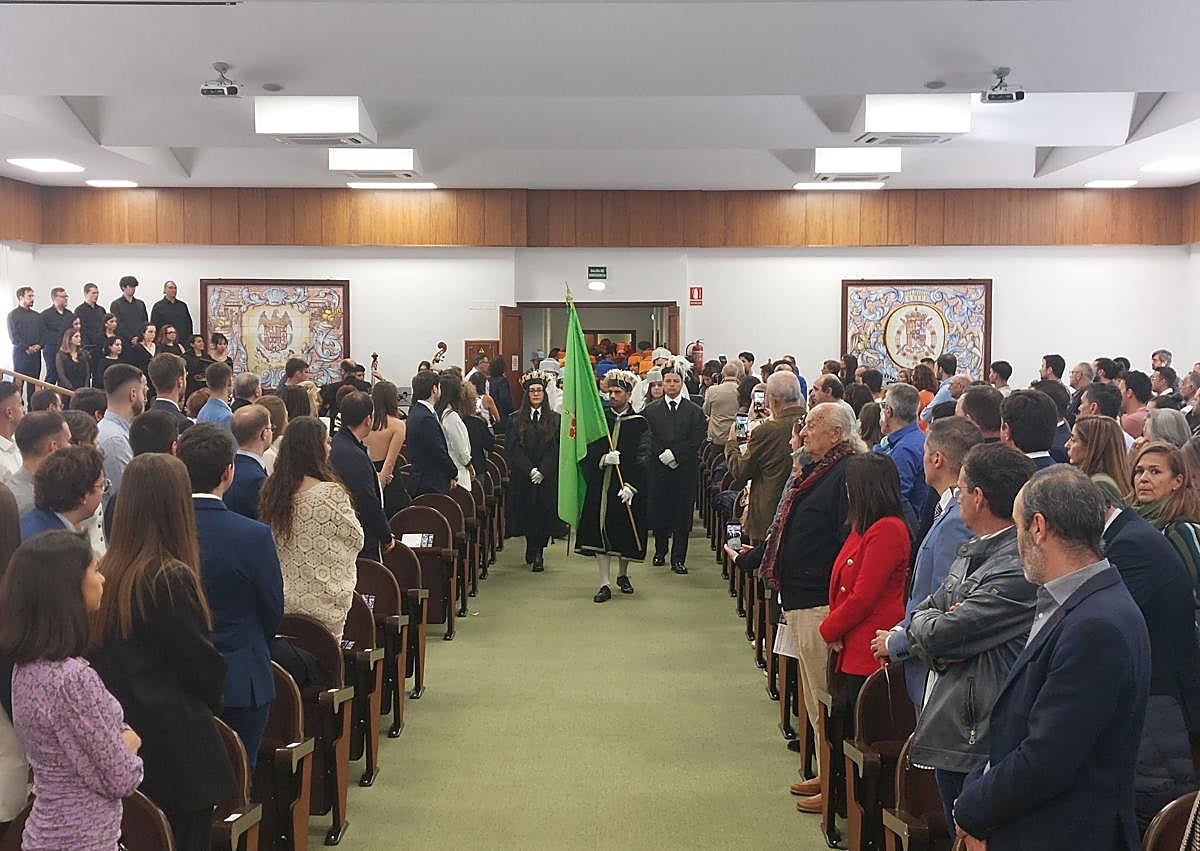 Imagen secundaria 1 - Último curso sin Medicina, 10.500 universitarios y 12 grupos de investigación sobre los incendios