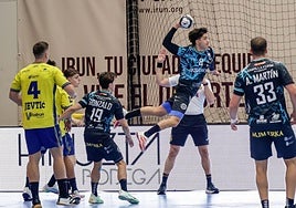 Imagen del encuentro entre Bidasoa y Abanca Ademar.