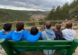 Cistierna muestra su riqueza cultural, histórica y natural a estudiantes eslovenos de Erasmus+