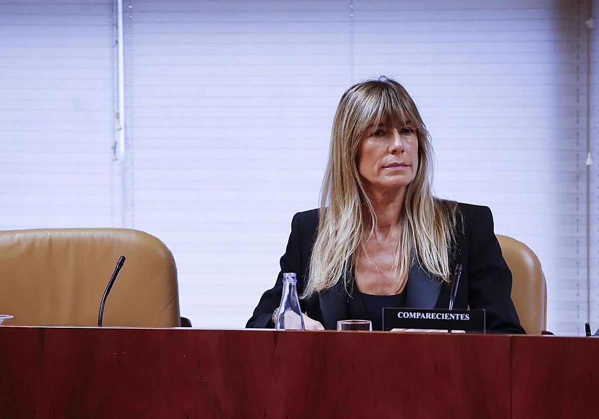 Fotografía de archivo fechada el 13 de noviembre de 2024, de Begoña Gómez, esposa del presidente del gobierno Pedro Sánchez, ante la comisión de investigación sobre su cátedra en la Asamblea de Madrid.