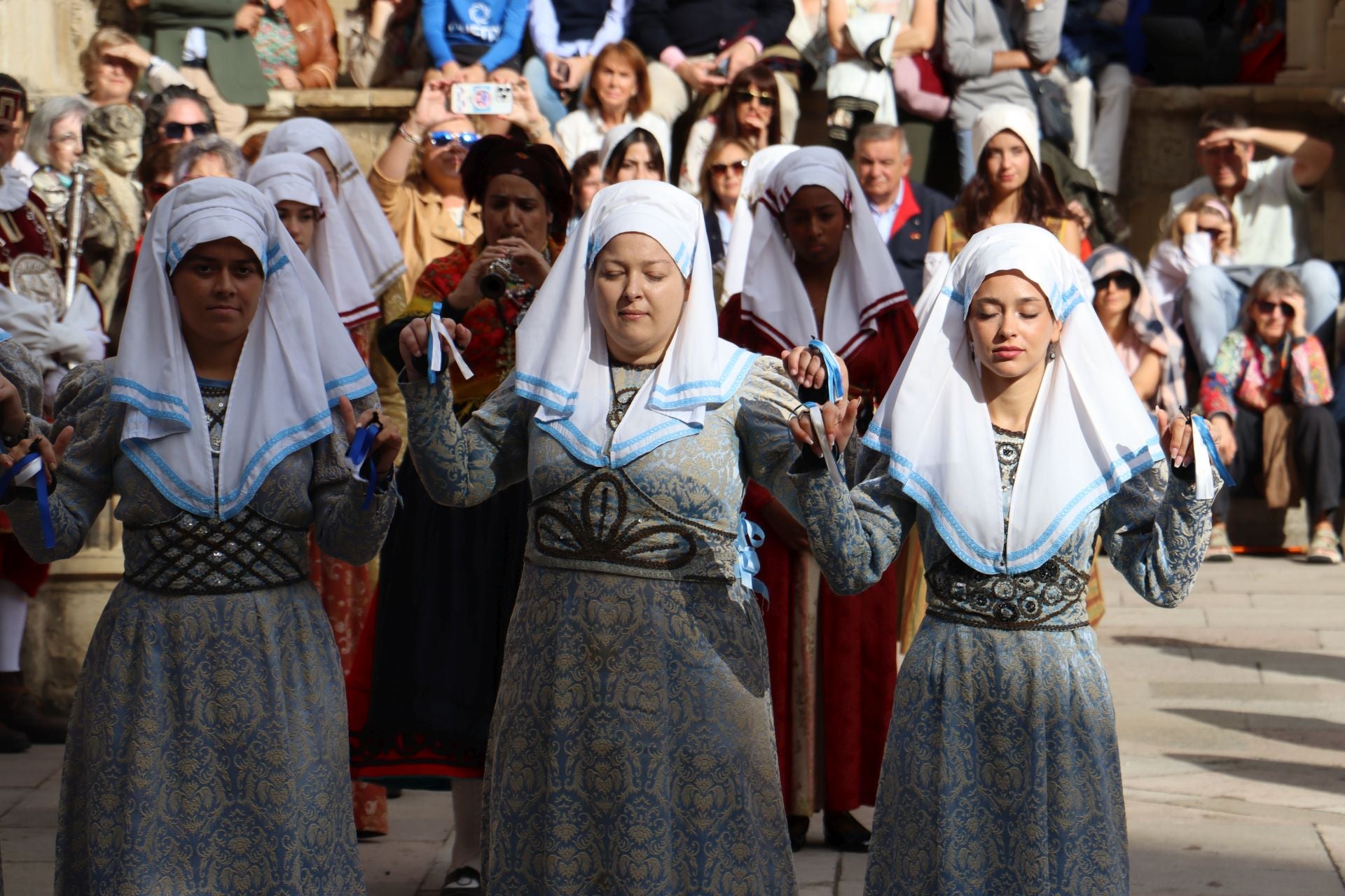 Las imágenes de la ceremoria de las Cantaderas y el acto del Foro u oferta
