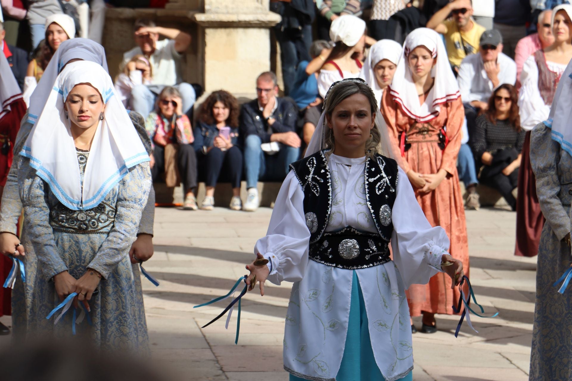 Las imágenes de la ceremoria de las Cantaderas y el acto del Foro u oferta