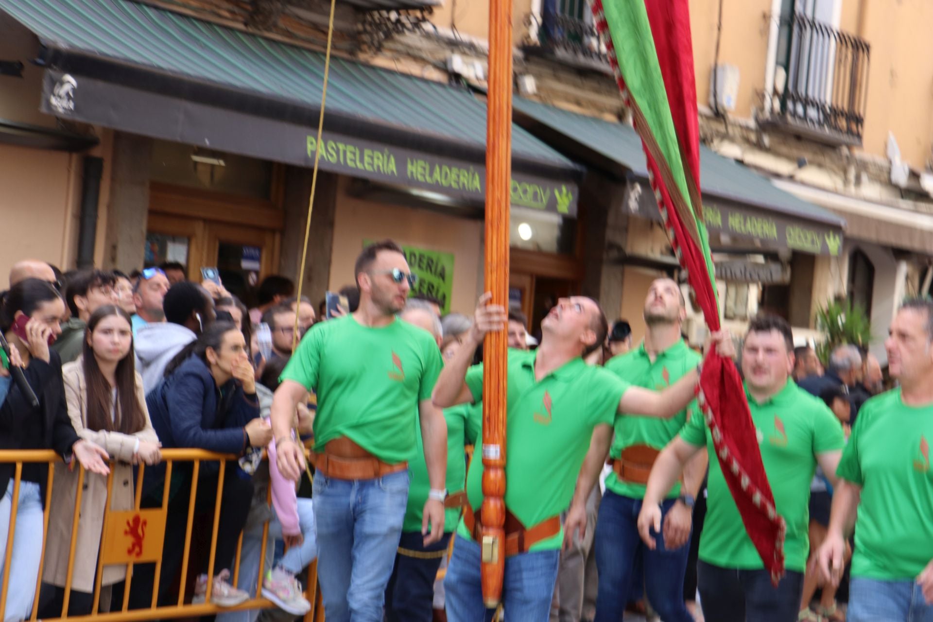 Las mejores imágenes del desfile de pendones por León