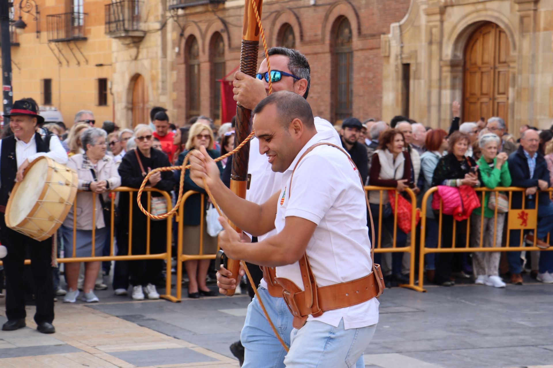 Las mejores imágenes del desfile de pendones por León