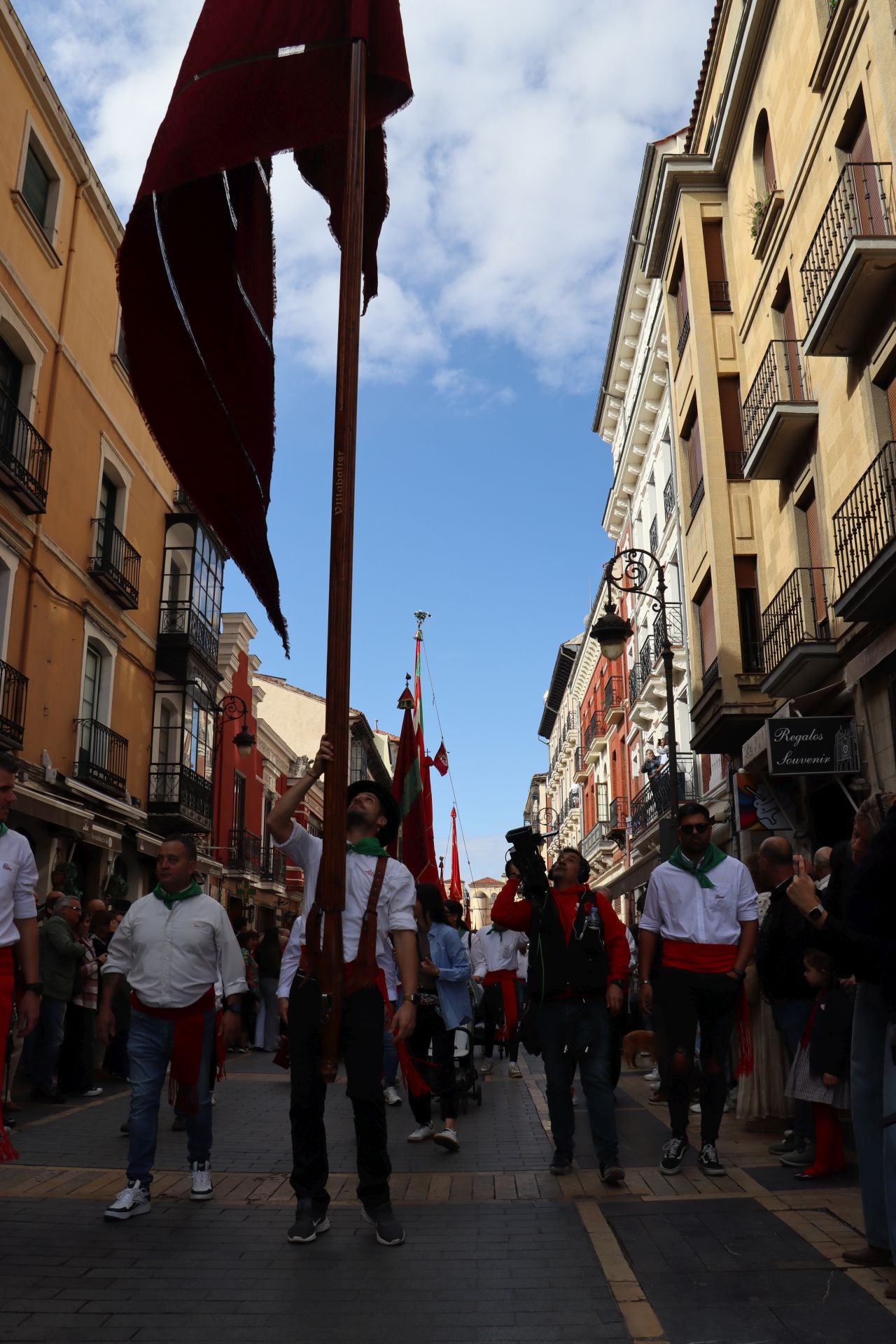 Las mejores imágenes del desfile de pendones por León