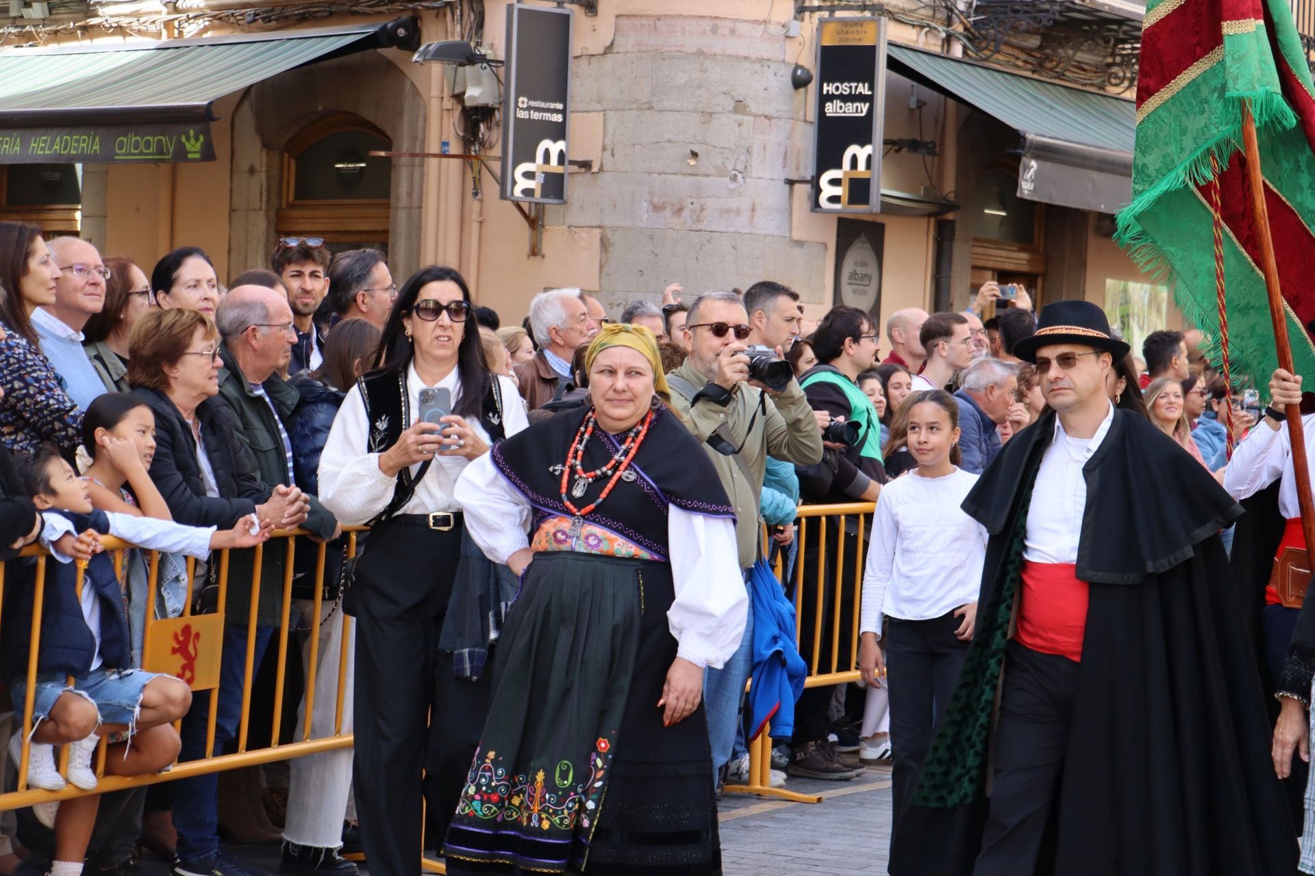 Las mejores imágenes del desfile de pendones por León