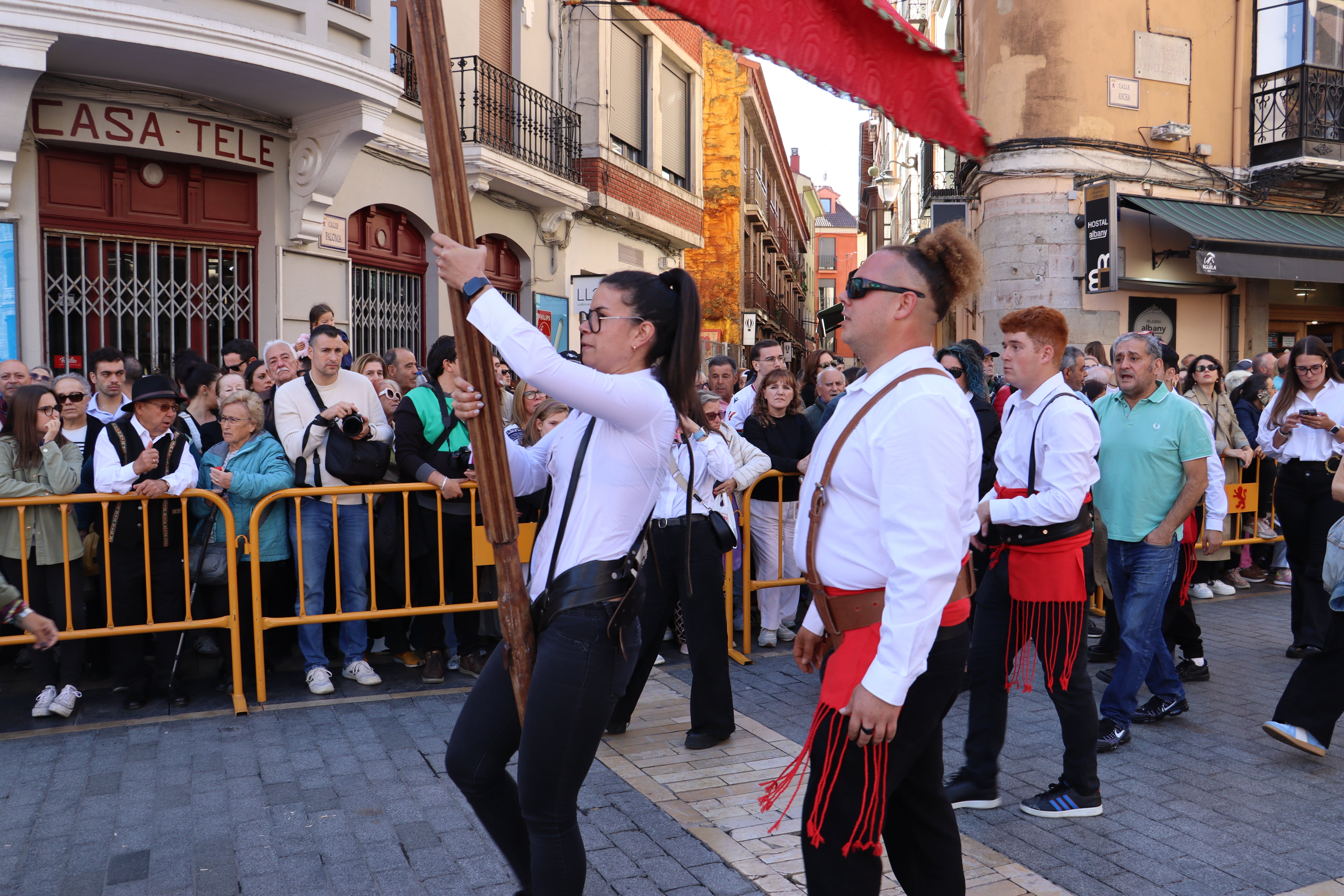 Las mejores imágenes del desfile de pendones por León