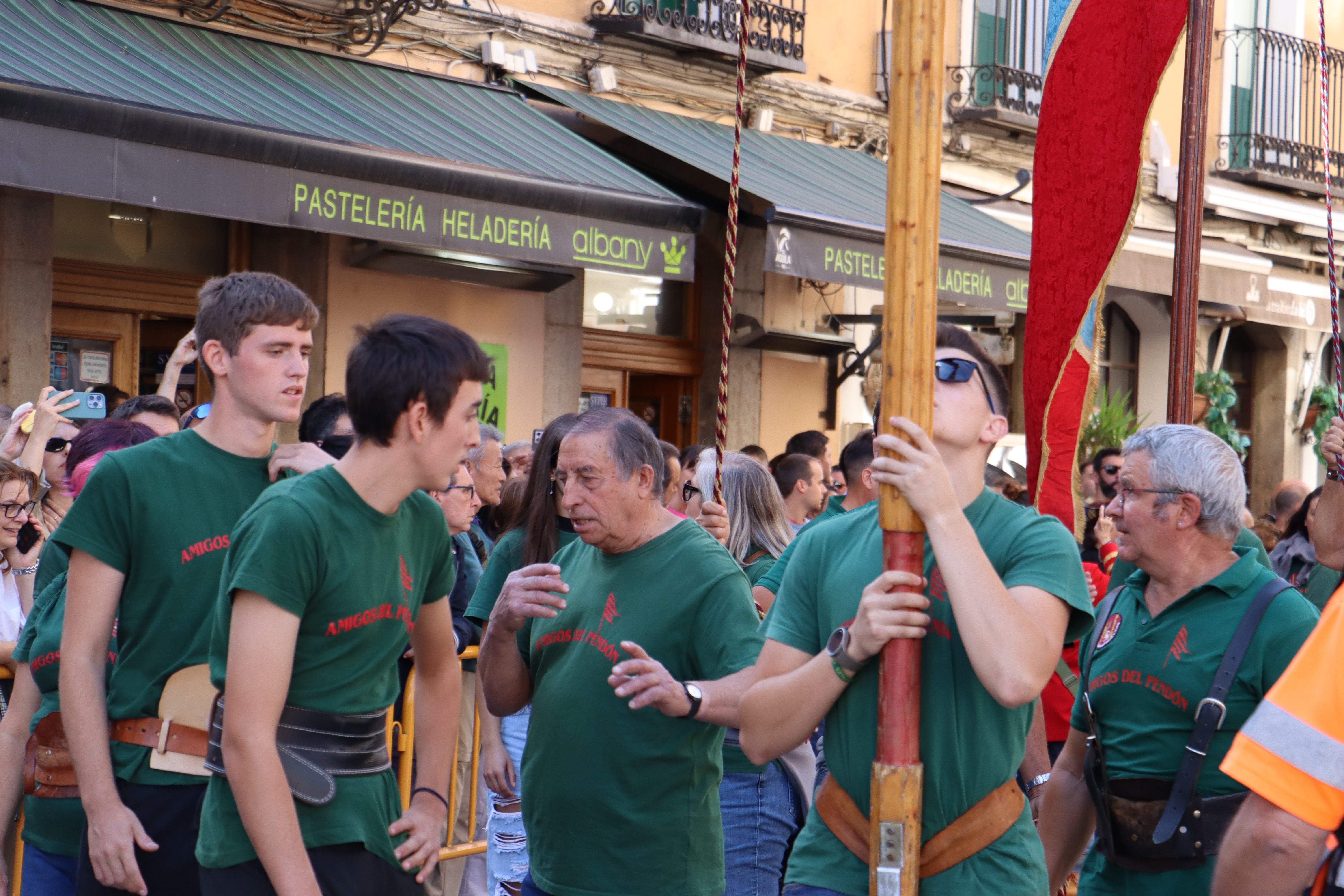 Las mejores imágenes del desfile de pendones por León