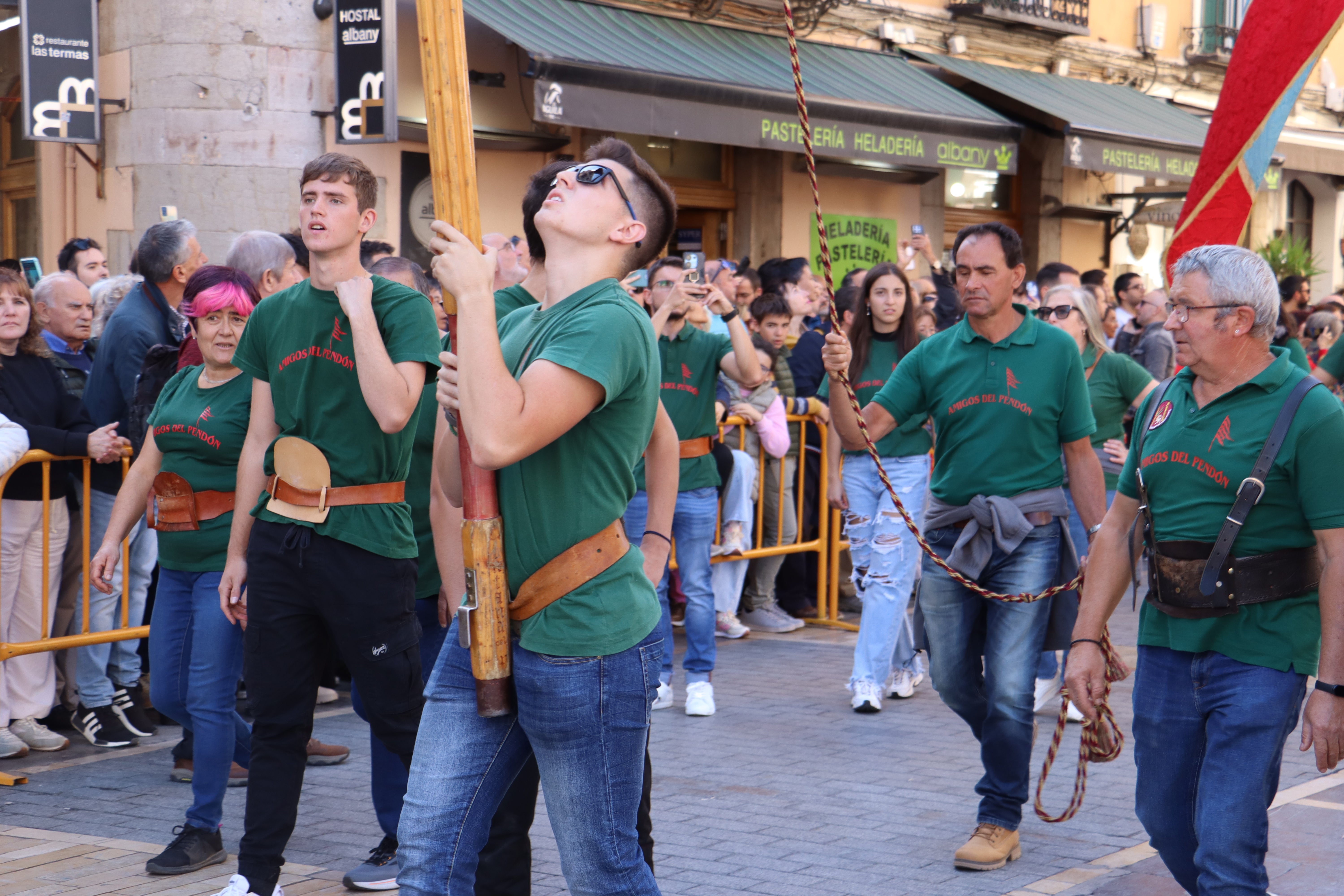 Las mejores imágenes del desfile de pendones por León