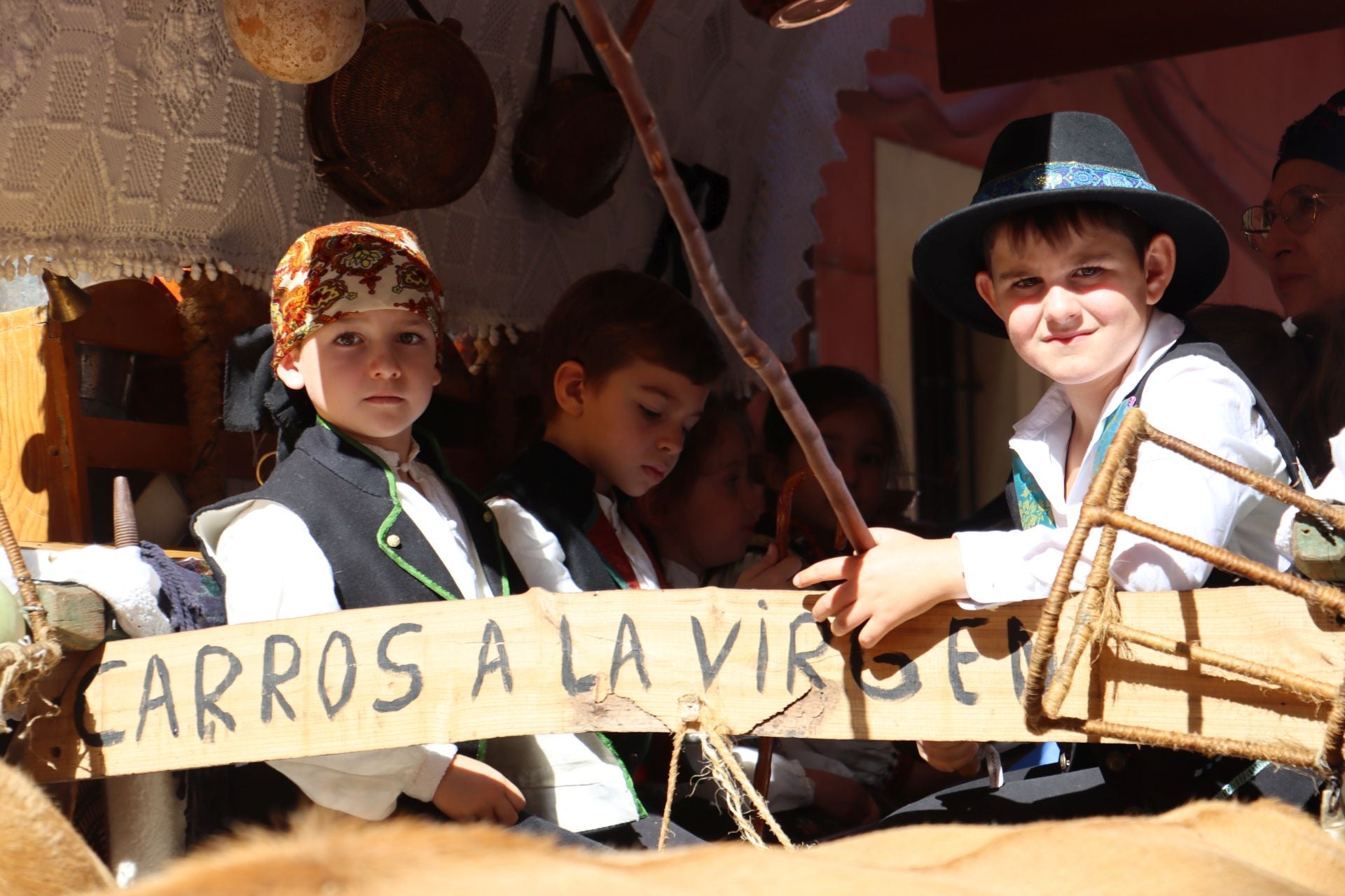 Las mejores imágenes del desfile de carros engalanados