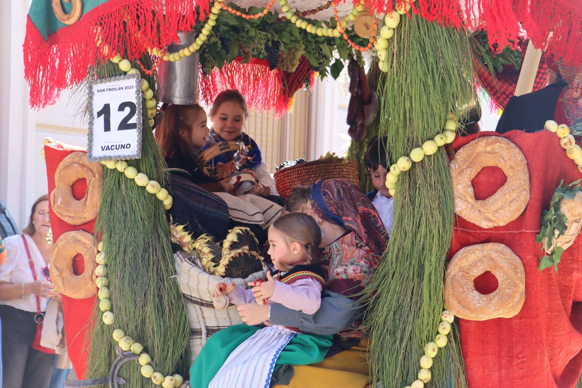 Las mejores imágenes del desfile de carros engalanados