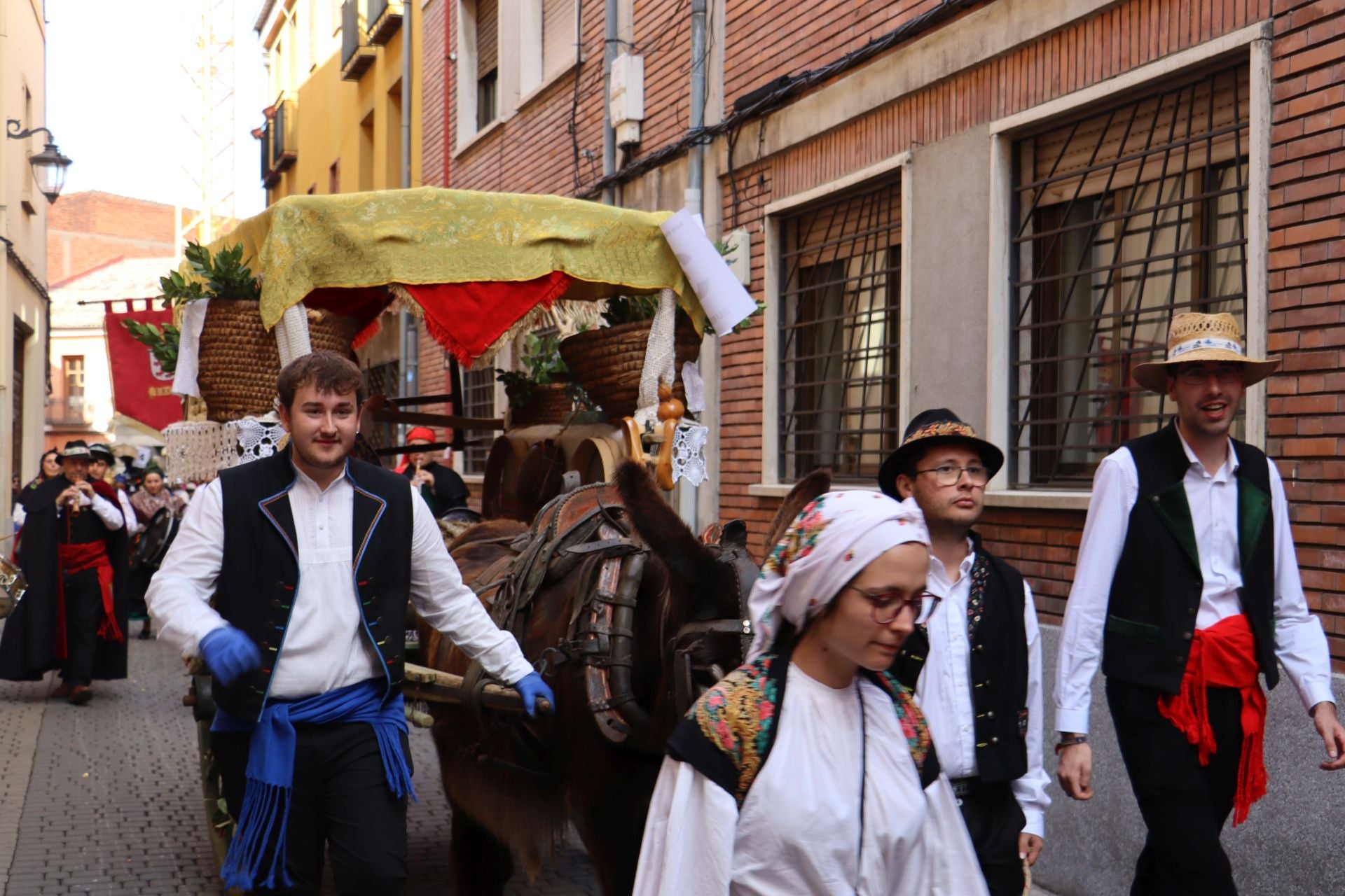 Las mejores imágenes del desfile de carros engalanados