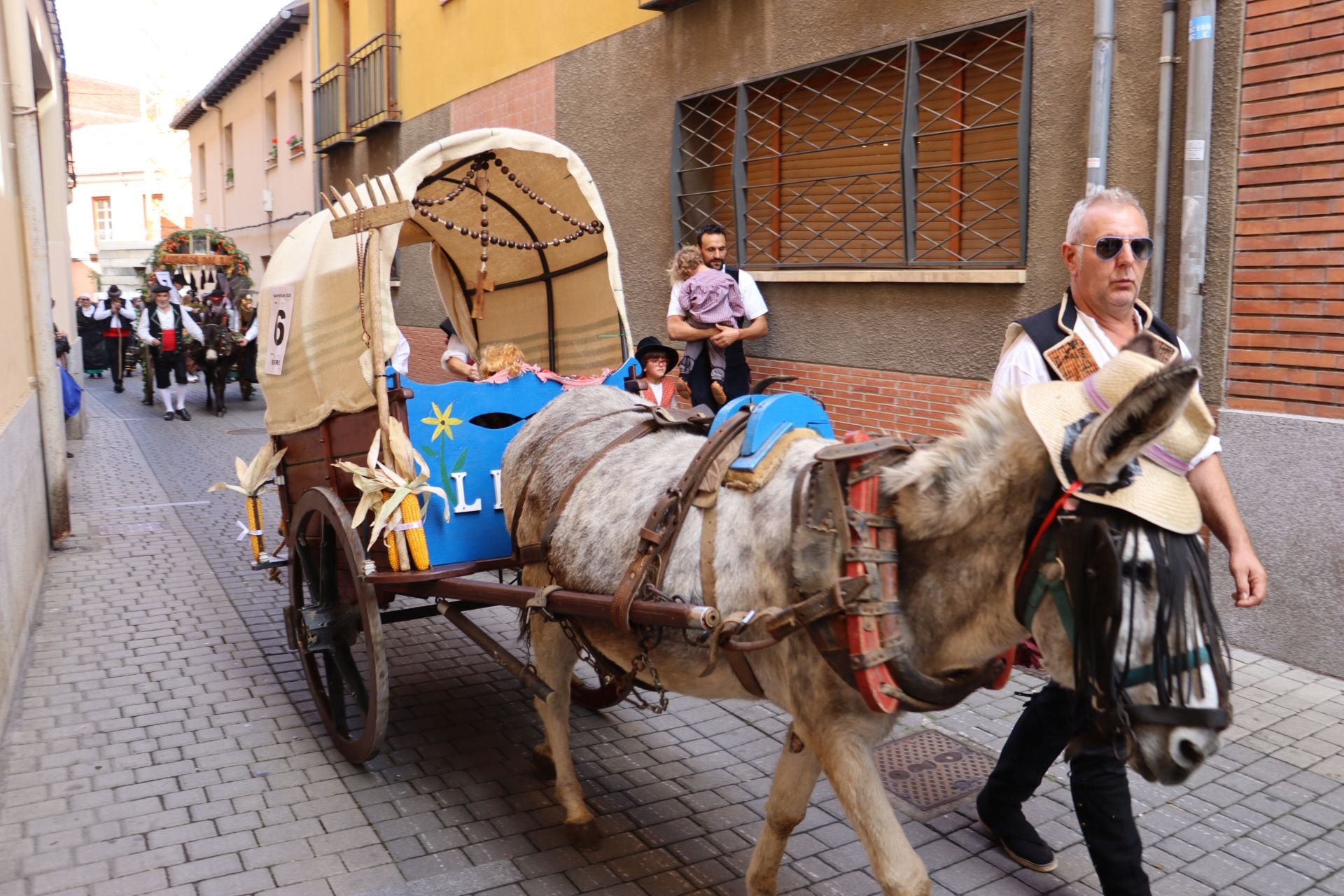 Las mejores imágenes del desfile de carros engalanados