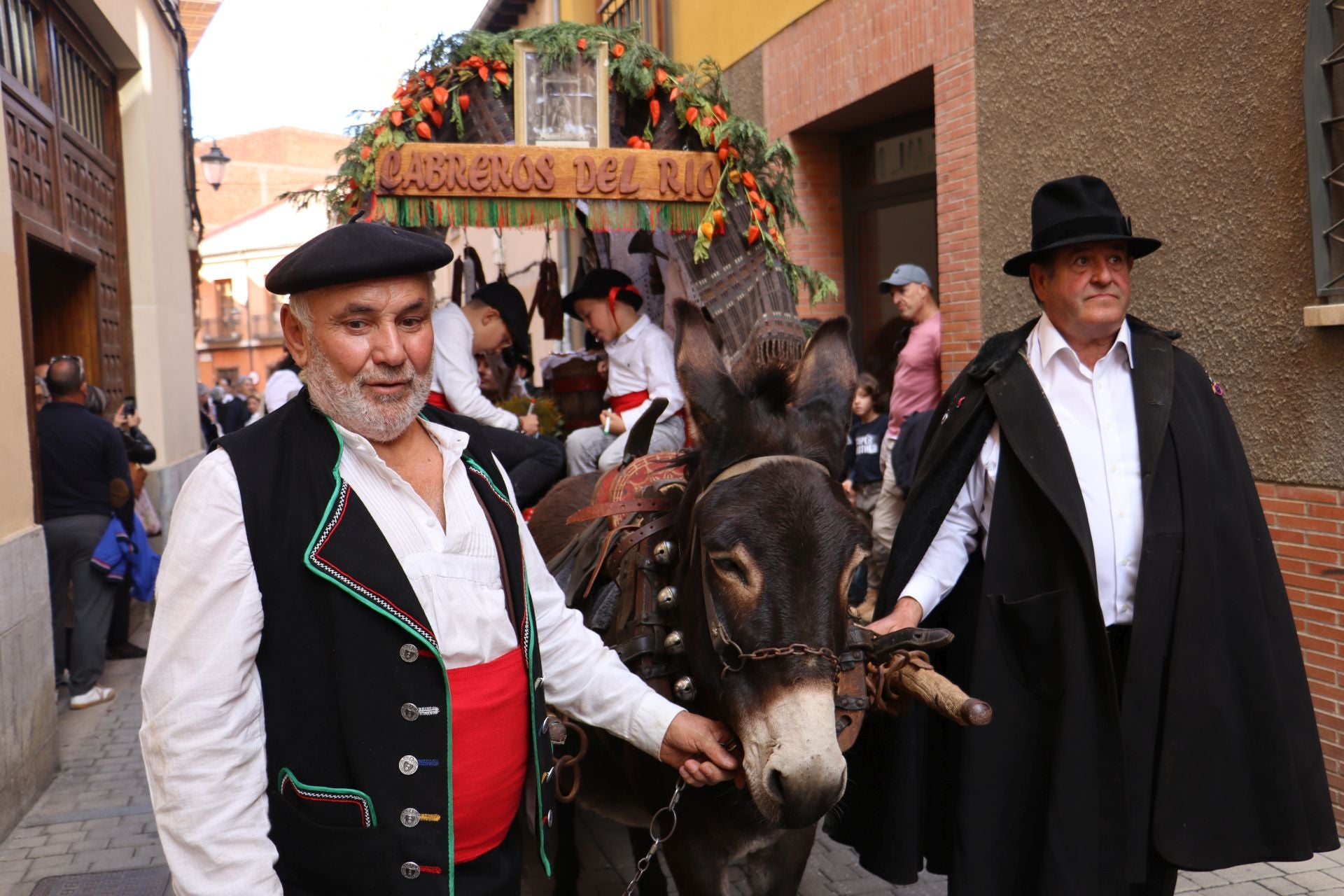 Las mejores imágenes del desfile de carros engalanados