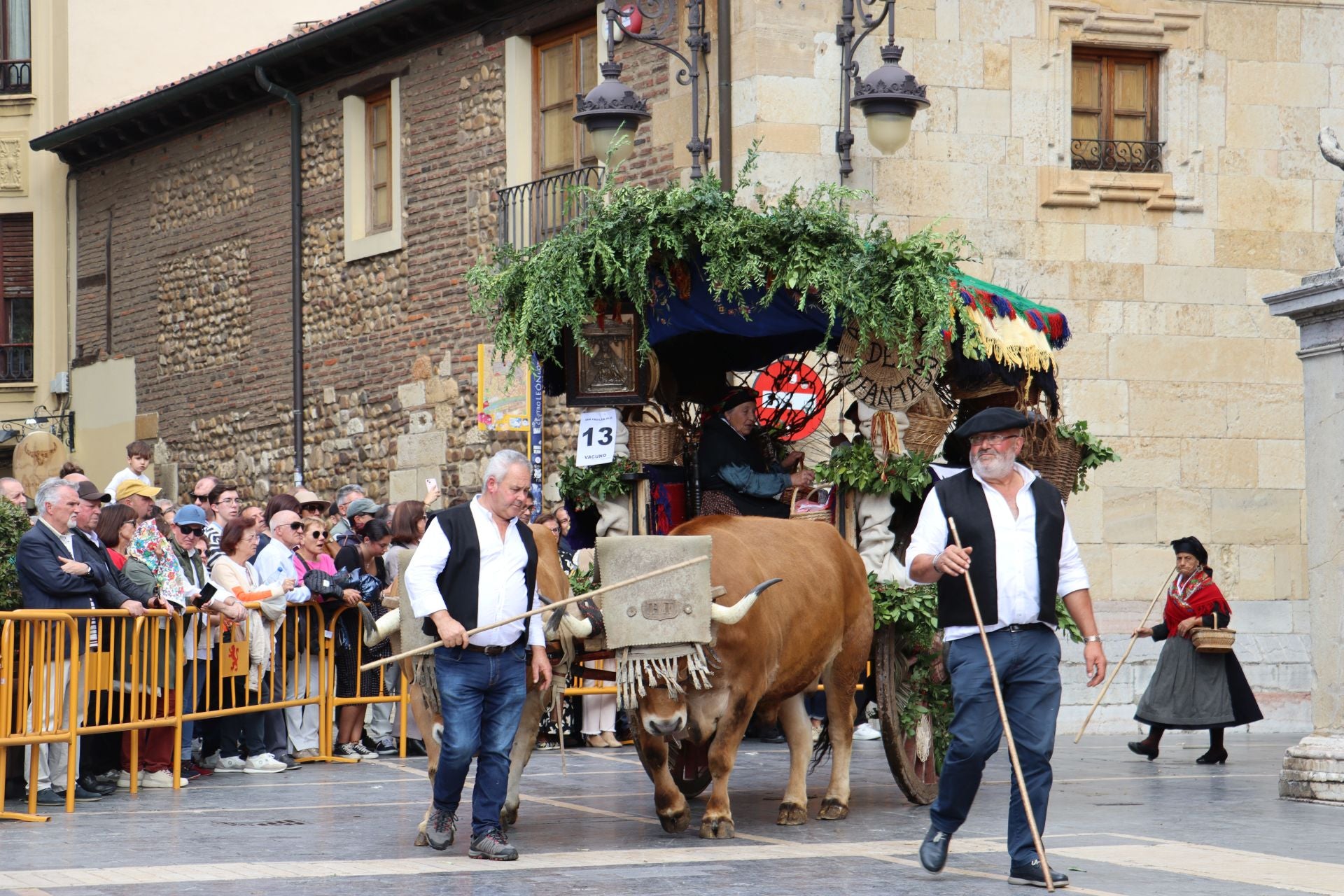Las mejores imágenes del desfile de carros engalanados