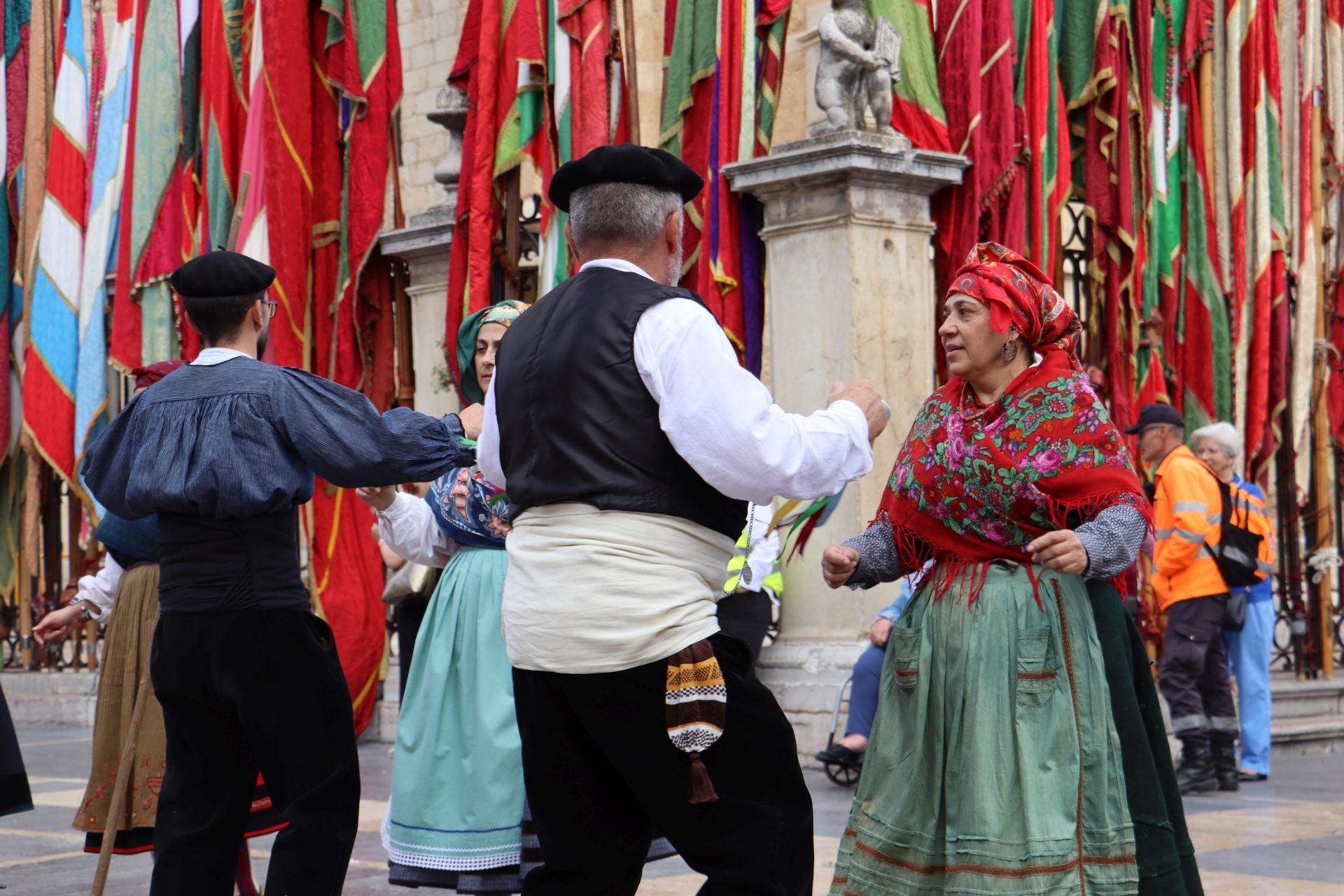 Las mejores imágenes del desfile de carros engalanados