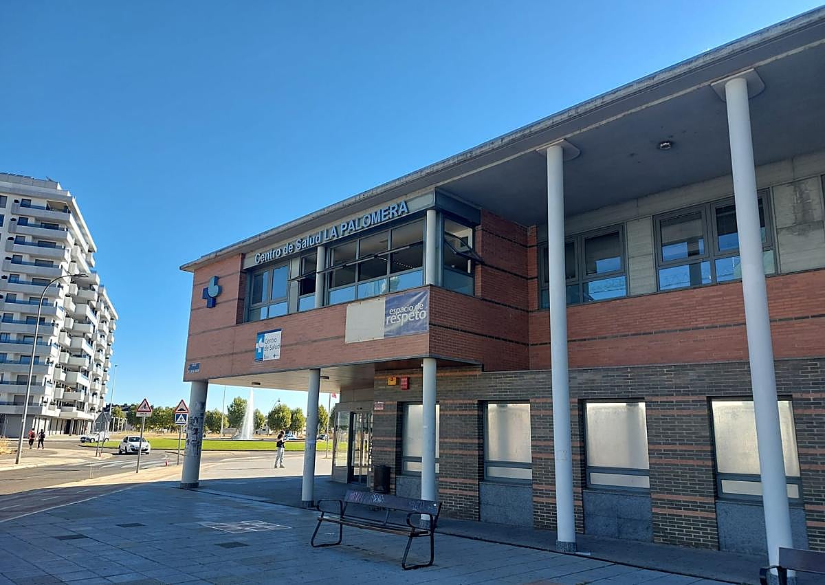 Imagen secundaria 1 - Una avería inunda el centro de salud de La Palomera y obliga a derivar consultas