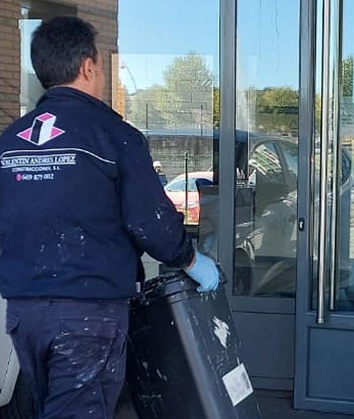 Imagen secundaria 2 - Una avería inunda el centro de salud de La Palomera y obliga a derivar consultas