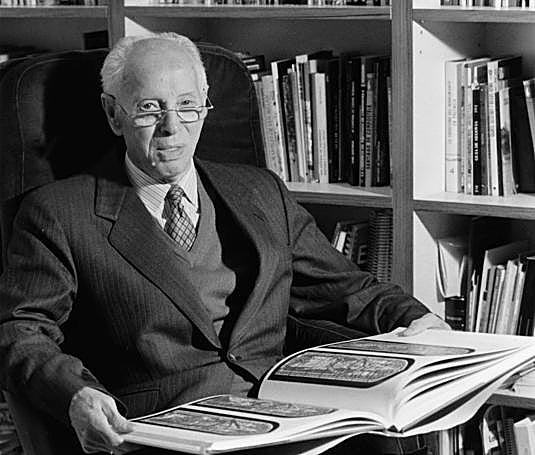 Jesús Pastor Pastor leyendo.