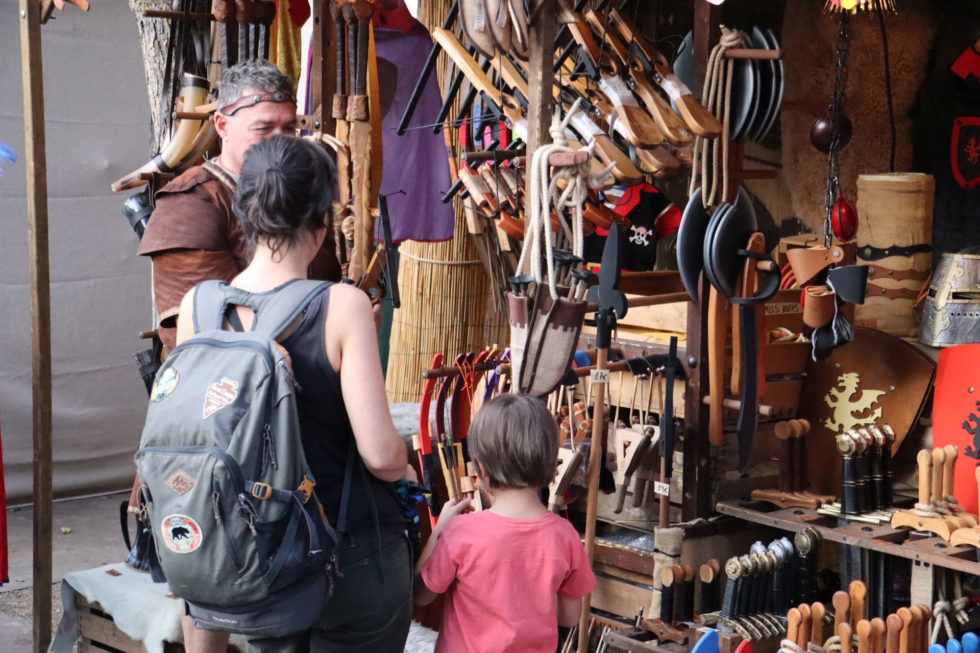 Las imágenes de un mercado que sigue dando vida a las fiestas de San Froilán