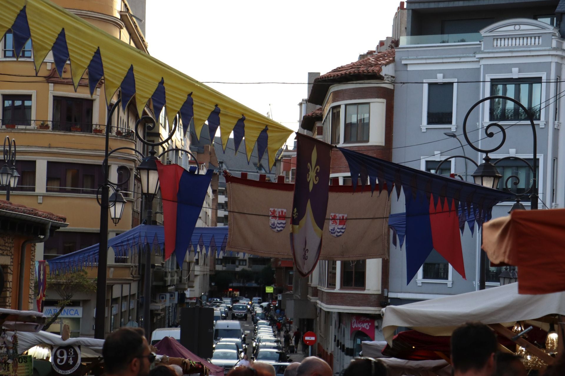 Las imágenes de un mercado que sigue dando vida a las fiestas de San Froilán