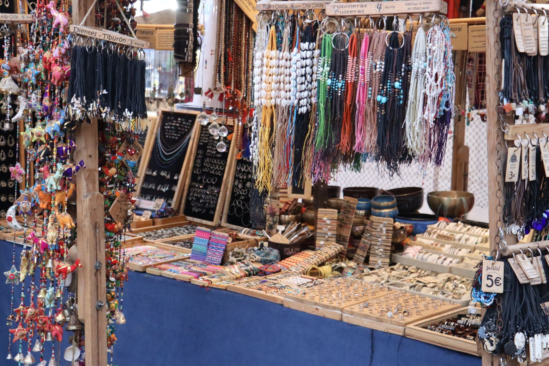 Las imágenes de un mercado que sigue dando vida a las fiestas de San Froilán