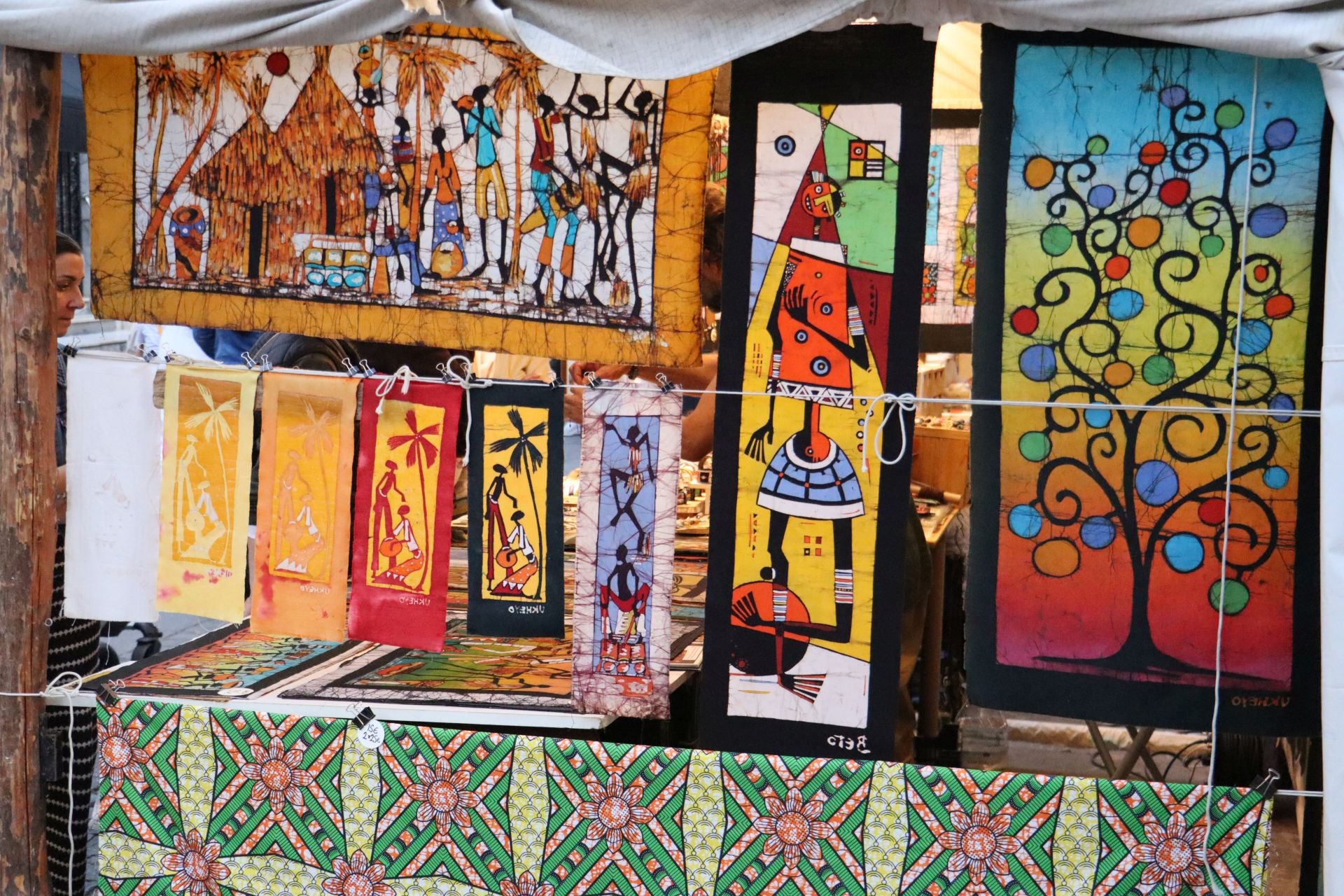 Las imágenes de un mercado que sigue dando vida a las fiestas de San Froilán