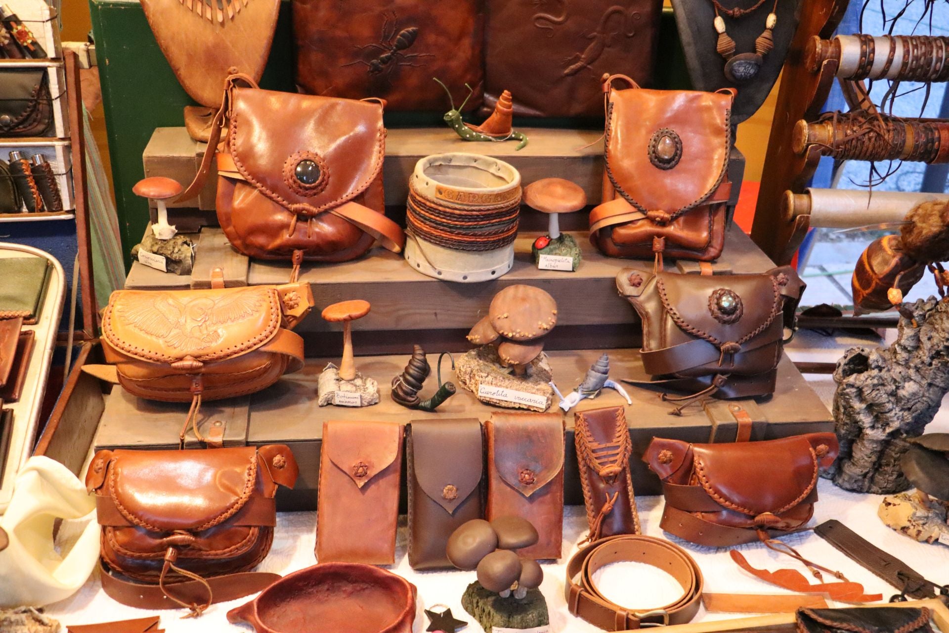 Las imágenes de un mercado que sigue dando vida a las fiestas de San Froilán