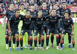 Alineación de la Cultural en El Molinón.