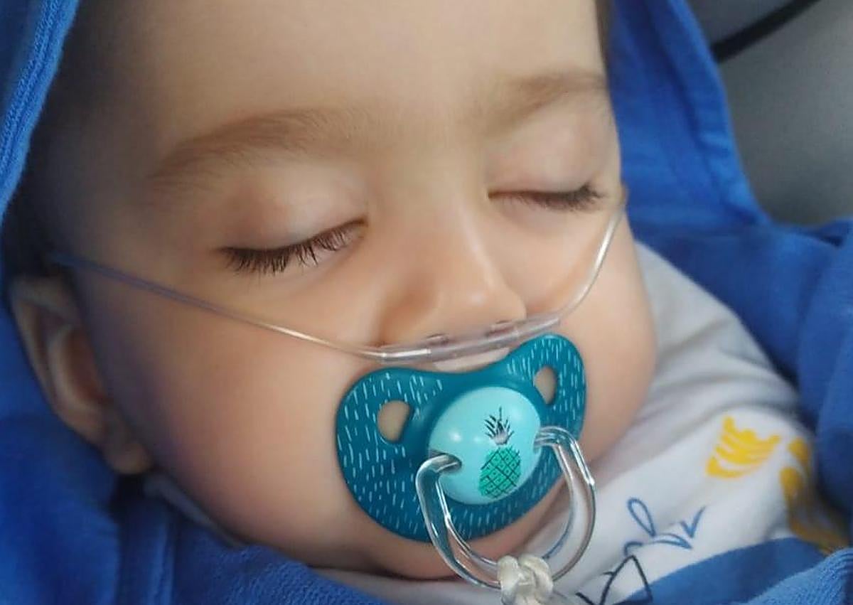 Imagen secundaria 1 - Egan en sus primeros meses de vida.