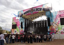 Asistentes al Monoloco en el Estadio Hispánico de León.