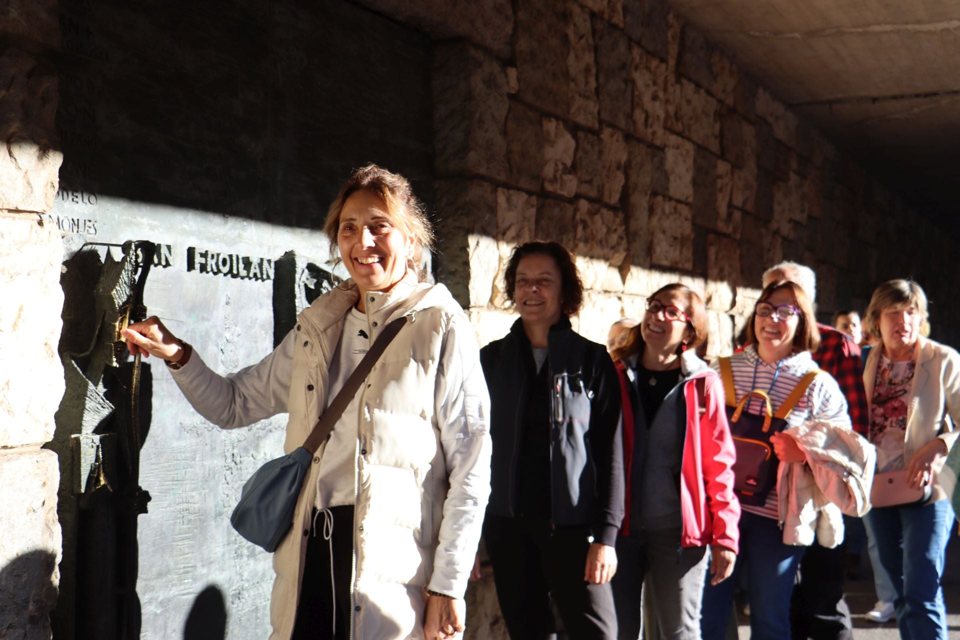 La divertida tradición de tocar la nariz a San Froilán: un gesto de cariño y perdón en León