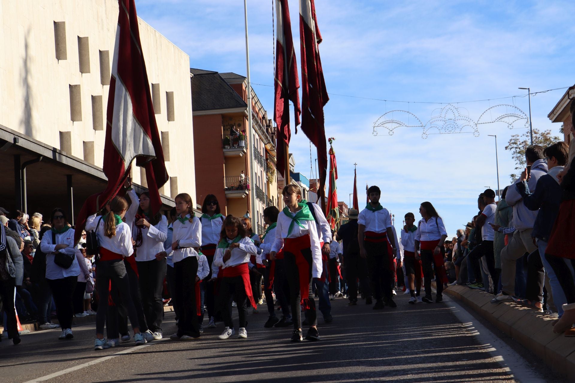 Pendones al cielo con el hombro, con una mano o con la barbilla