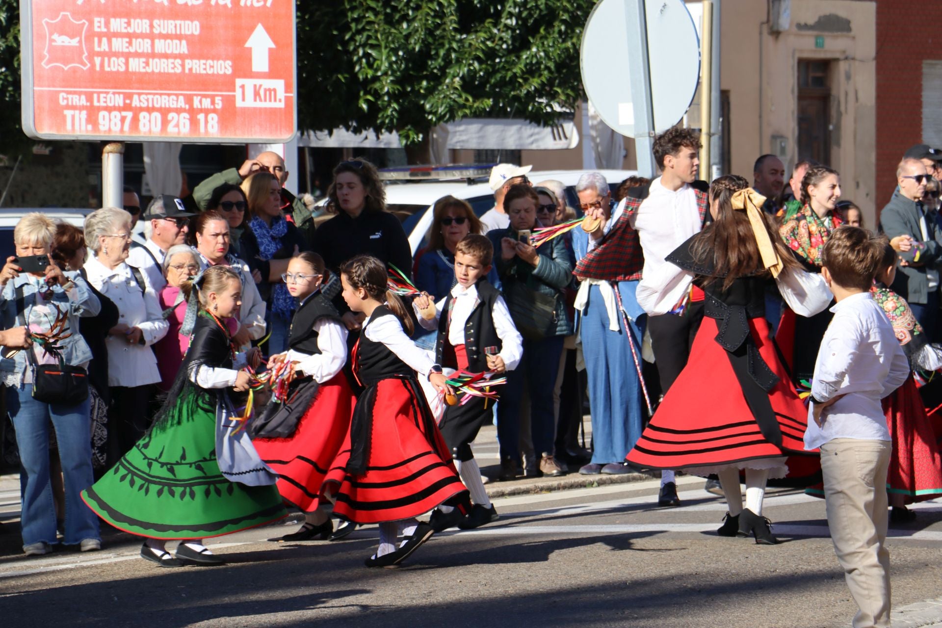 Pendones al cielo con el hombro, con una mano o con la barbilla