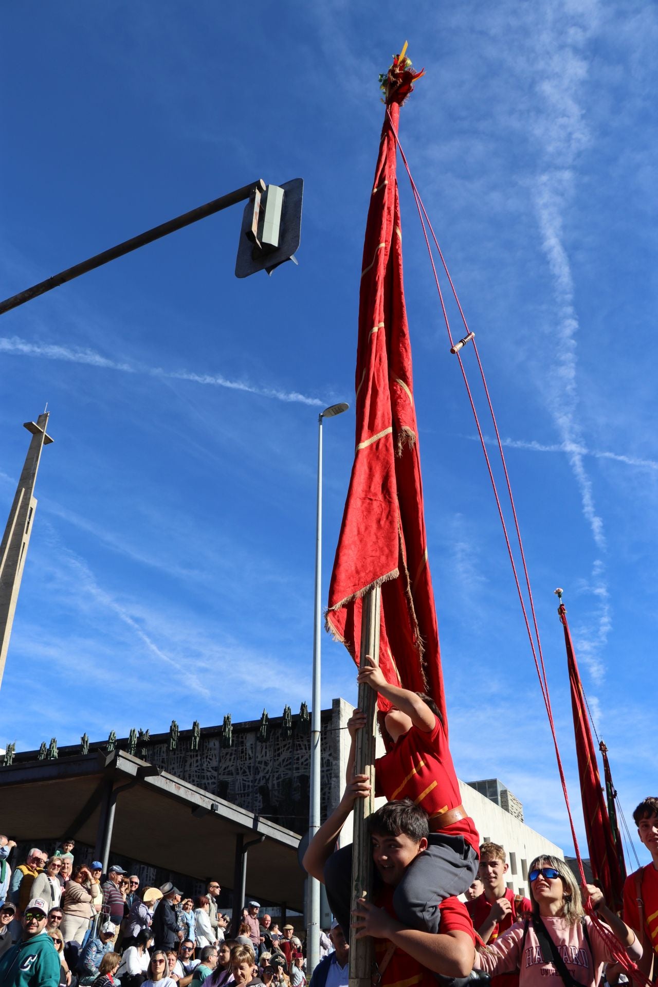 Pendones al cielo con el hombro, con una mano o con la barbilla