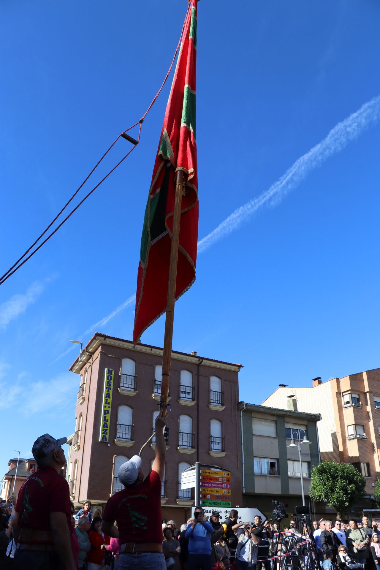 Pendones al cielo con el hombro, con una mano o con la barbilla