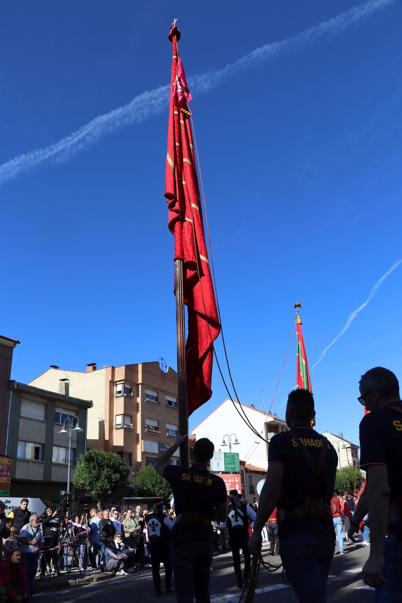 Pendones al cielo con el hombro, con una mano o con la barbilla