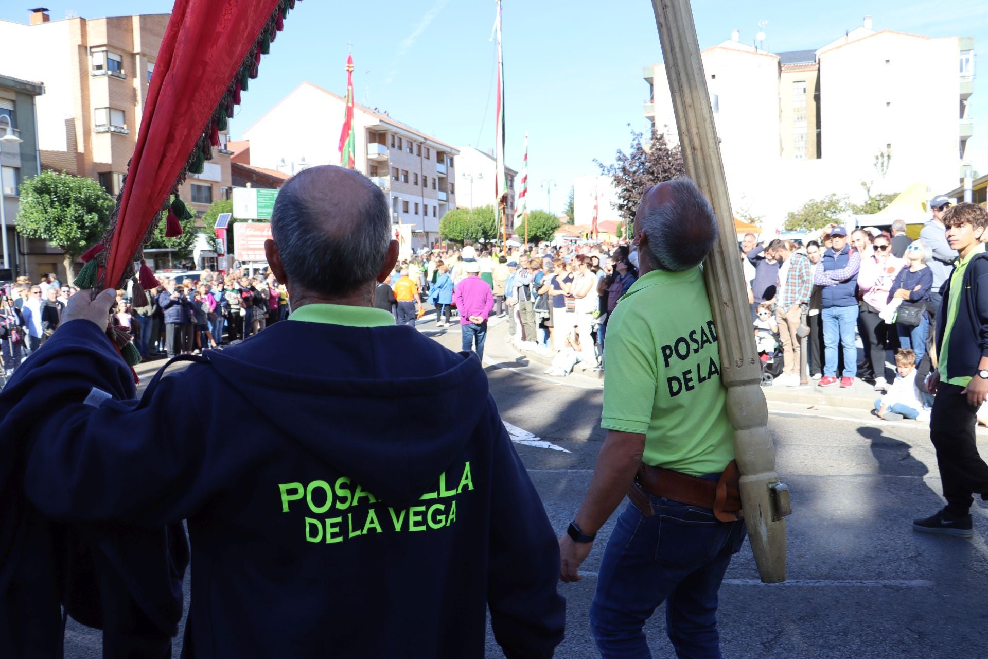 Pendones al cielo con el hombro, con una mano o con la barbilla