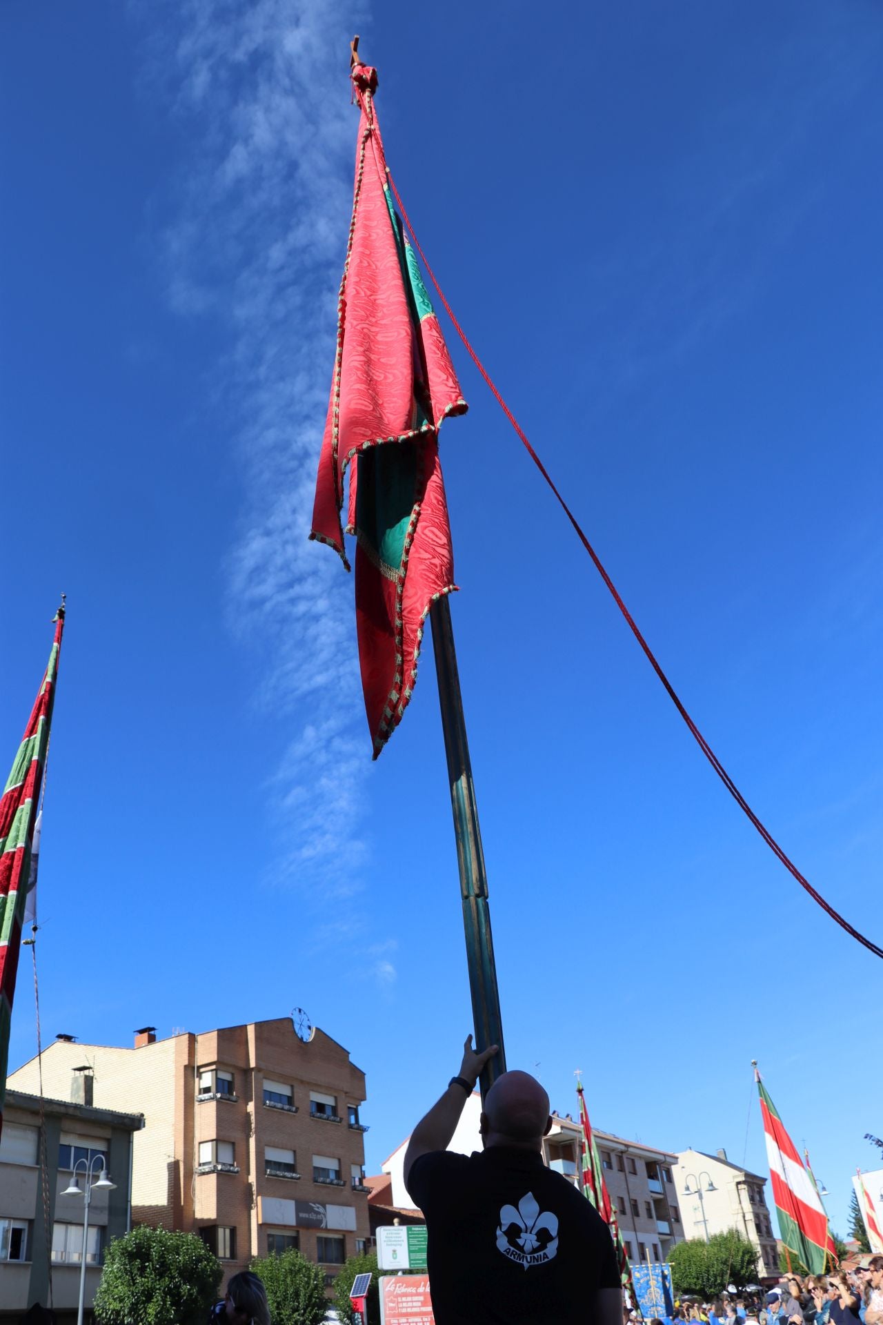 Pendones al cielo con el hombro, con una mano o con la barbilla