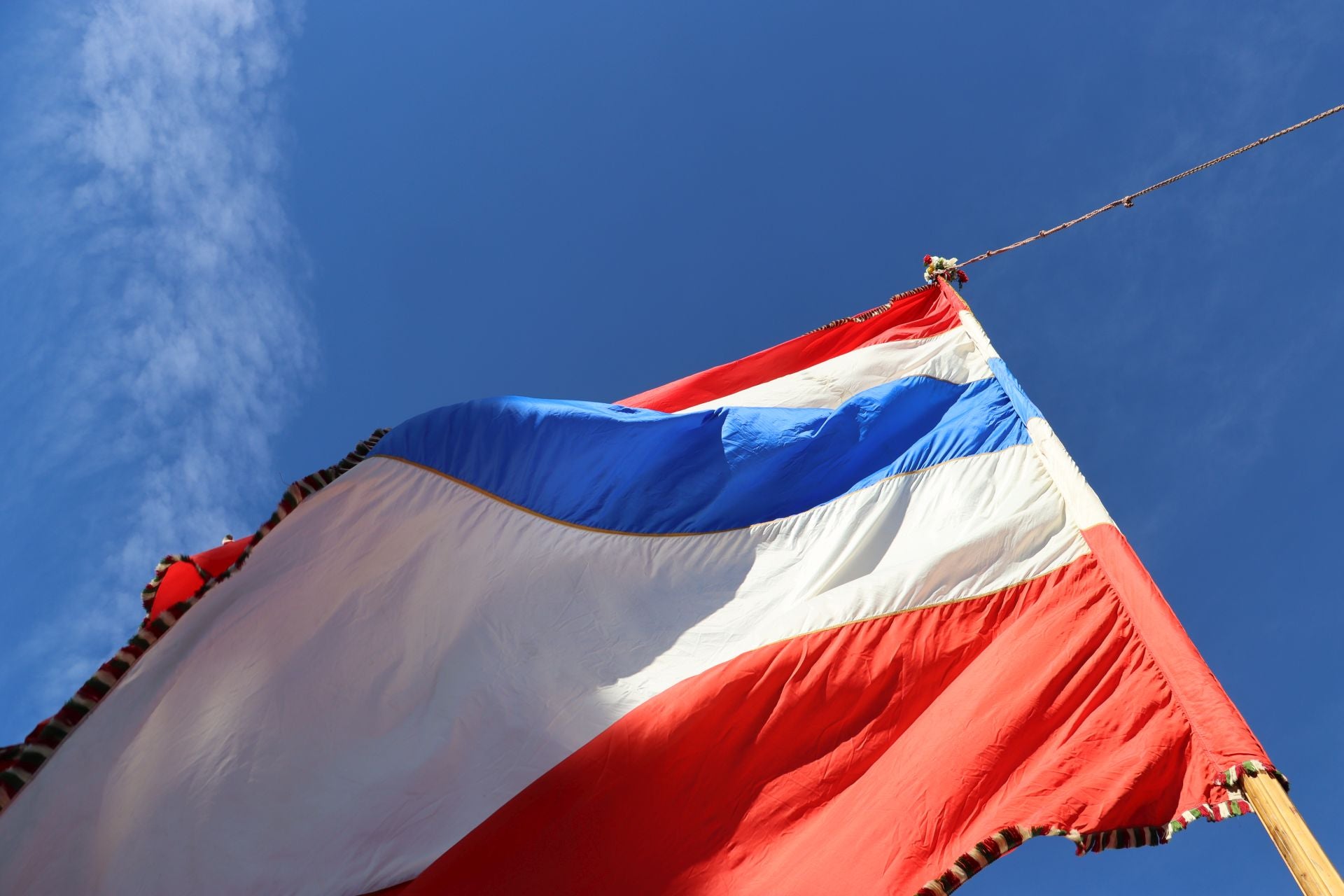 Pendones al cielo con el hombro, con una mano o con la barbilla