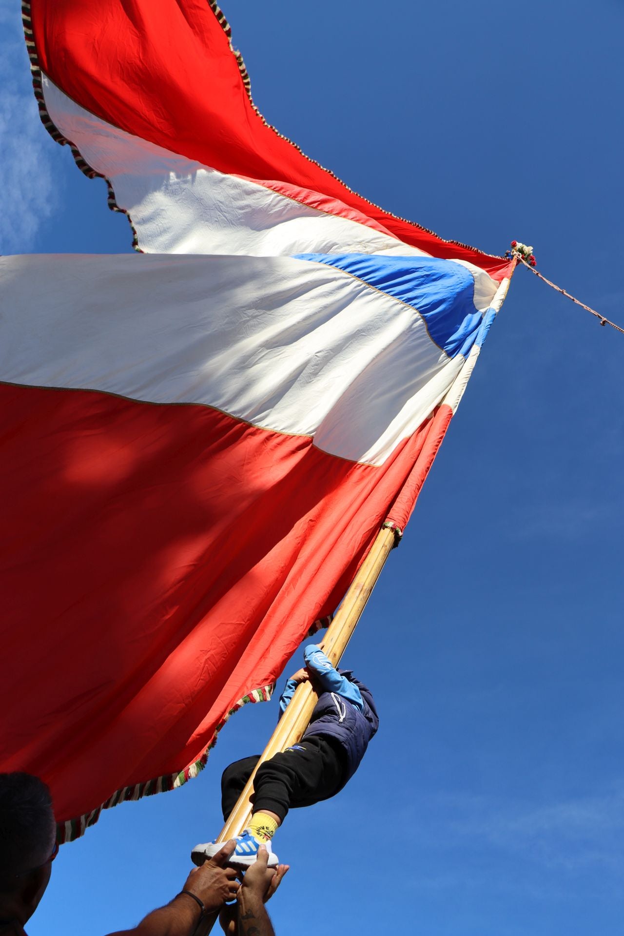 Pendones al cielo con el hombro, con una mano o con la barbilla