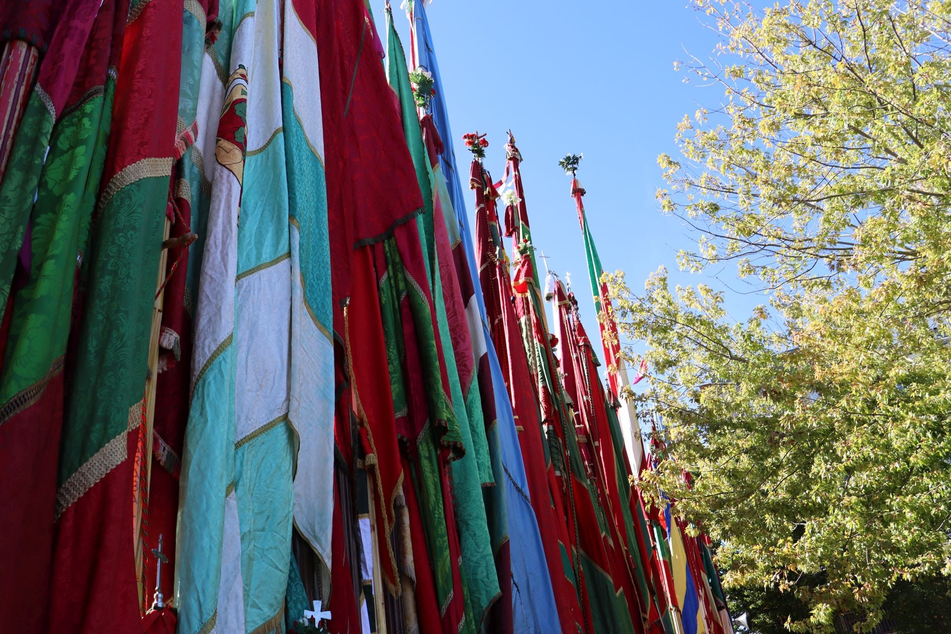 Cientos de fieles acuden a la misa, el momento más solemne de San Froilán