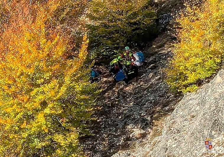 Rescate de la mujer lesionada.