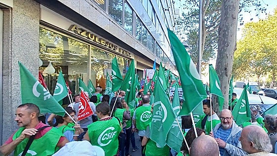 Trabajadores de Paradores en León exigen un nuevo convenio para «acabar con la tremenda precariedad»