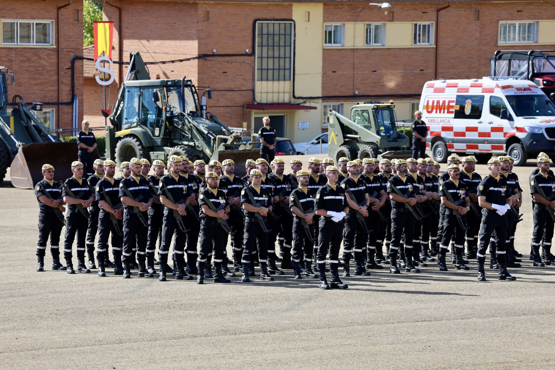 El V Batallón de la UME en León celebra Nuestra Señora del Rosario