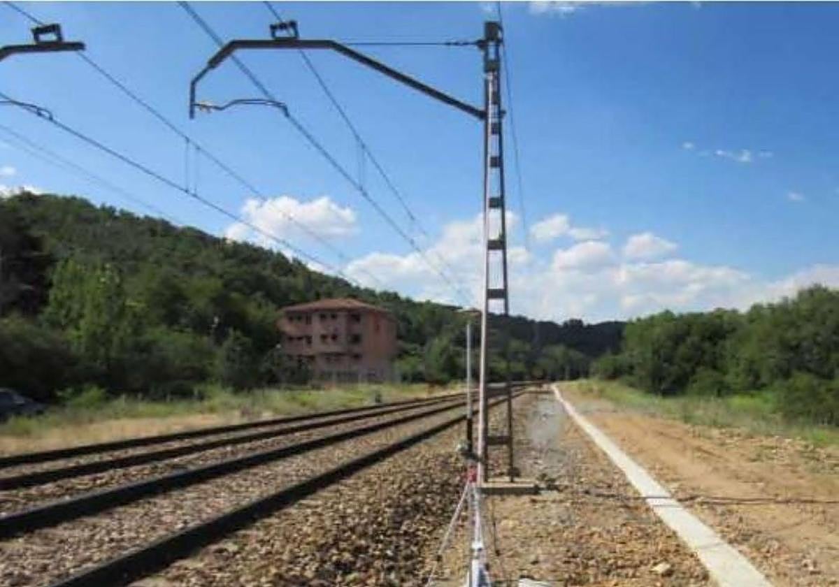 Tramod e la vía a la altura de La Robla.