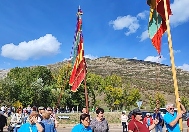 Pendones en Cármenes